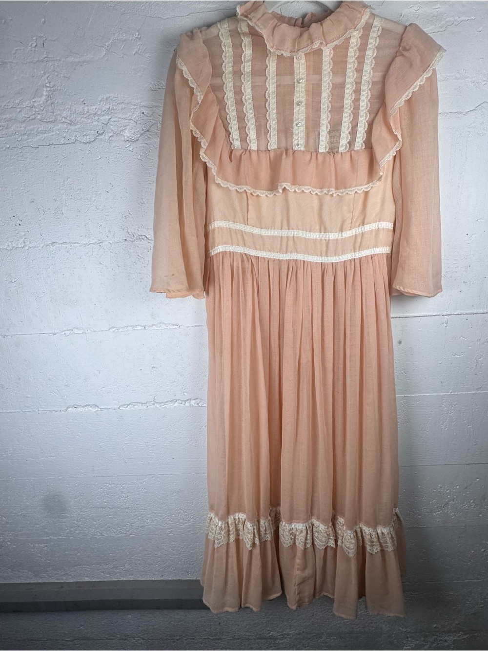 vintage 1970s Gunne Sax by Jessica McClintock peach prairie Cottagecore Lace